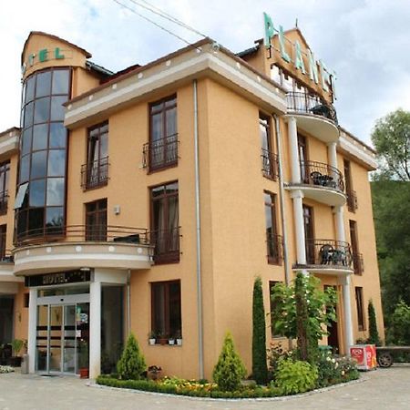 Hotel Planet Gjilan Экстерьер фото