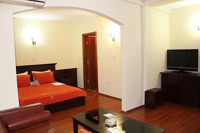 Hotel Planet Gjilan Экстерьер фото